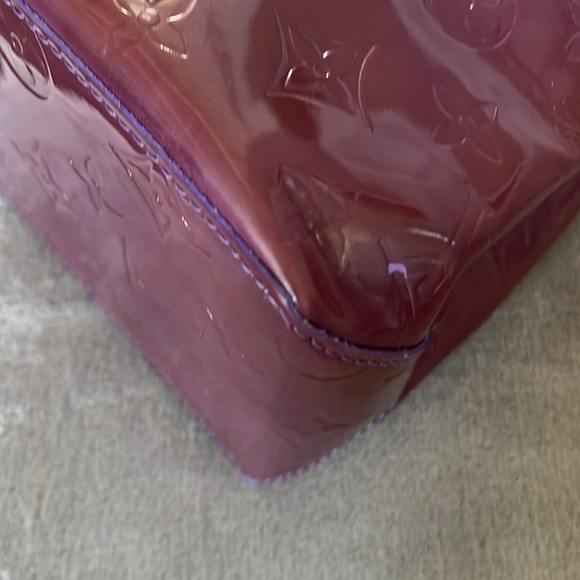 Louis Vuitton Reade PM Purple Vernis
Leather Hand Bag - Picture 12 of 16